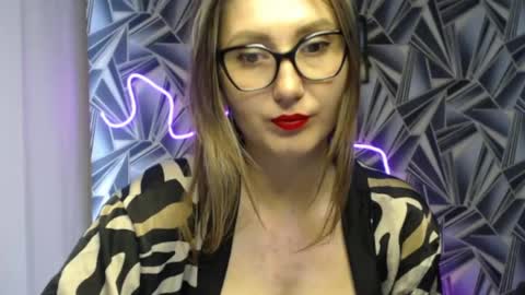 nikkikiss___ online show from May 15, 11:45 pm