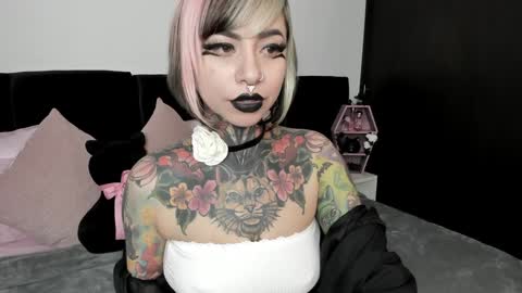 Nikki Ramone   online show from January 8, 3:07 pm