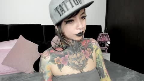 Nikki Ramone   online show from January 10, 3:16 pm