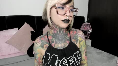 Nikki Ramone   online show from January 13, 5:55 pm