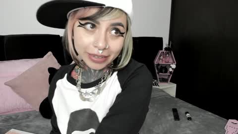 Nikki Ramone   online show from January 22, 3:18 pm