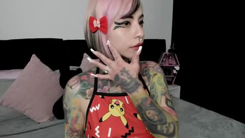 Nikki Ramone   online show from January 29, 11:51 am