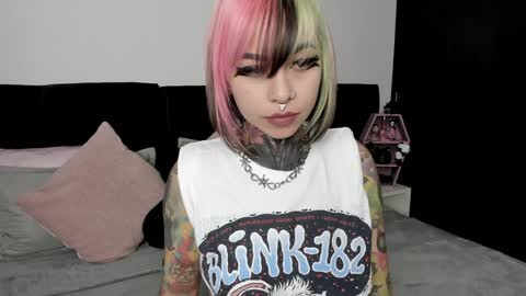 Nikki Ramone   online show from February 3, 8:02 am