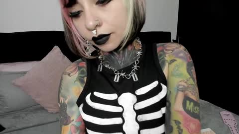 Nikki Ramone   online show from February 5, 7:29 am