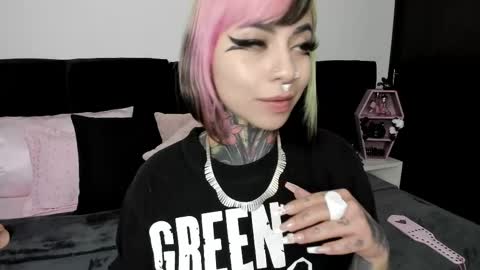 Nikki Ramone   online show from February 11, 12:48 pm