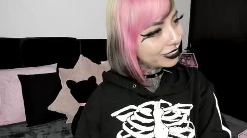 Nikki Ramone   online show from February 12, 12:55 pm