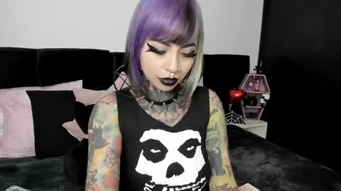 Nikki Ramone   online show from February 15, 6:12 pm