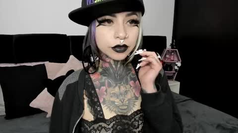 Nikki Ramone   online show from February 19, 1:17 pm