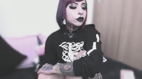 Nikki Ramone   online show from September 9, 11:32 am