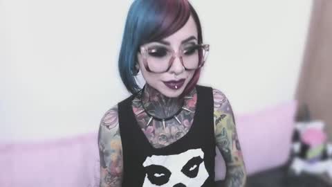 Nikki Ramone   online show from September 25, 10:57 pm