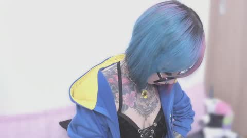 Nikki Ramone   online show from September 26, 11:09 pm