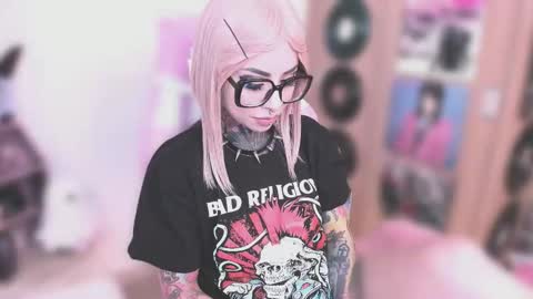 Nikki Ramone   online show from January 7, 11:34 am