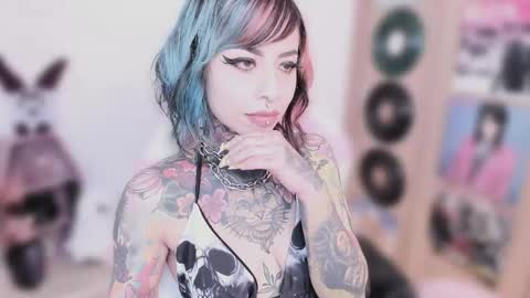 Nikki Ramone   online show from February 4, 10:32 am