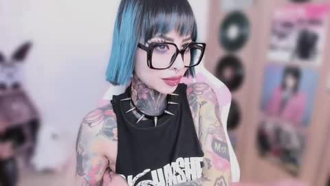 Nikki Ramone   online show from March 26, 10:43 am