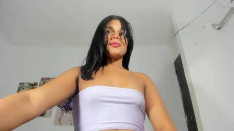 Snapshot of nikkitatsx chatting on December 27, 8:35 am Debora21Cm online show from December 27, 8:35 am