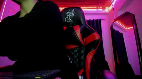   online show from May 1, 10:42 am