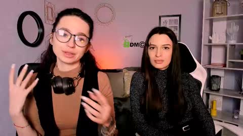 Snapshot of nikky_mikky chatting on March 12, 8:51 am Nikky online show from March 12, 8:51 am