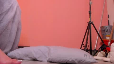 Y E S I online show from April 3, 7:06 am