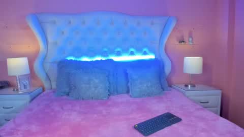 Y E S I online show from April 14, 7:53 pm