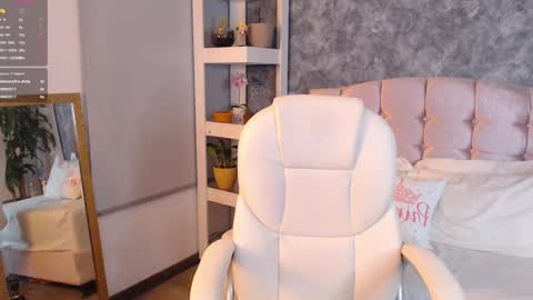 Snapshot of niko_robin chatting on December 13, 5:16 am Niko Robin online show from December 13, 5:16 am