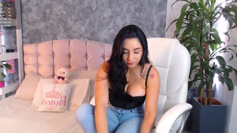 Snapshot of niko_robin chatting on February 8, 3:21 pm Niko Robin online show from February 8, 3:21 pm