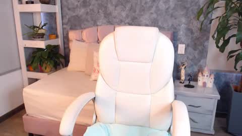 Snapshot of niko_robin chatting on September 22, 7:38 pm Niko Robin online show from September 22, 7:38 pm