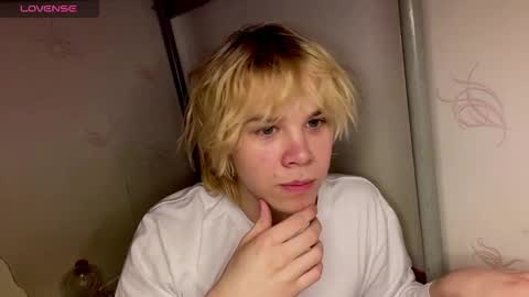 Snapshot of nikolasbucks chatting on February 17, 8:37 pm nikolasbucks online show from February 17, 8:37 pm