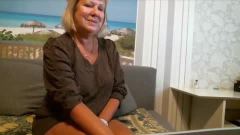 Snapshot of nikole111 chatting on October 1, 6:52 am Nikole1 online show from October 1, 6:52 am