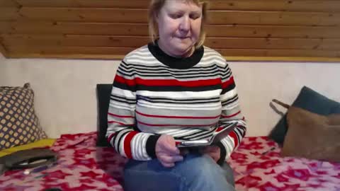 Snapshot of nikole111 chatting on February 12, 11:38 am Nikole1 online show from February 12, 11:38 am