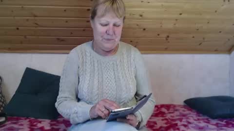 Snapshot of nikole111 chatting on April 11, 10:19 am Nikole1 online show from April 11, 10:19 am
