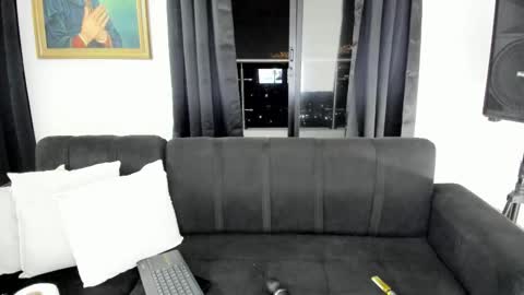 Snapshot of nikoleevanss chatting on October 11, 4:12 am Nikole online show from October 11, 4:12 am