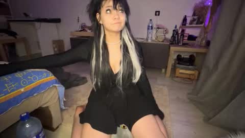 nikoli_naw online show from December 22, 12:07 am