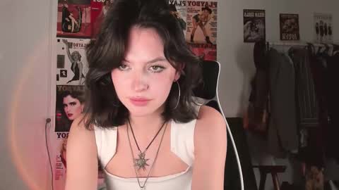 Snapshot of niky_jess chatting on October 5, 1:59 am Veronica online show from October 5, 1:59 am