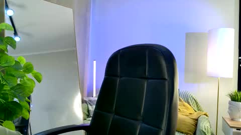 Snapshot of niky_jess chatting on October 14, 1:34 pm Veronica online show from October 14, 1:34 pm