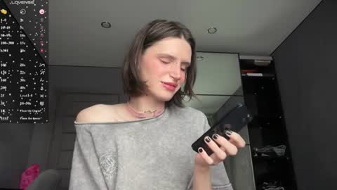 Snapshot of niky_long chatting on June 25, 1:15 pm Niky online show from June 25, 1:15 pm