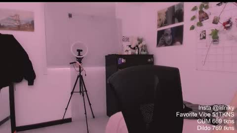 Snapshot of nikylaine chatting on February 8, 1:47 pm Nikylaine online show from February 8, 1:47 pm