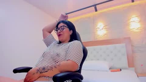 Snapshot of nikyrios chatting on February 19, 12:23 pm online show from February 19, 12:23 pm