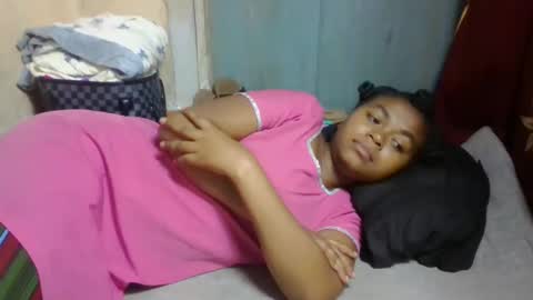 nilah online show from April 14, 8:15 pm