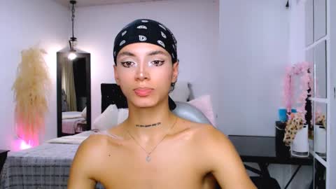 Snapshot of nilam217 chatting on February 14, 1:45 am Nilam online show from February 14, 1:45 am