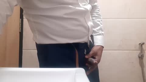 Snapshot of nileshfree chatting on December 31, 10:26 am nileshfree online show from December 31, 10:26 am
