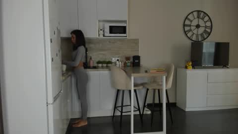 Bella online show from September 17, 1:24 pm