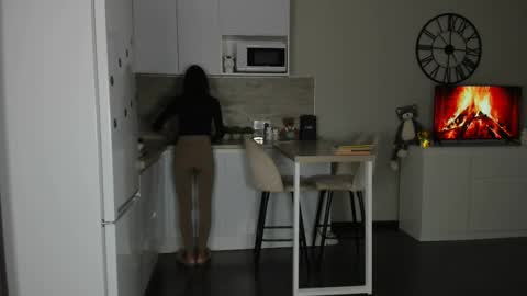 Bella online show from September 18, 4:09 pm