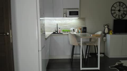 Bella online show from October 7, 8:39 pm