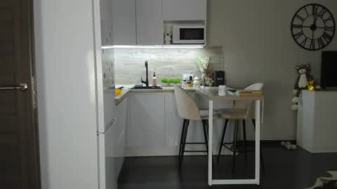 Bella online show from April 13, 8:58 pm