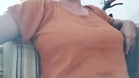 Snapshot of nilminichandrika42 chatting on September 12, 1:38 am nilminichandrika42 online show from September 12, 1:38 am