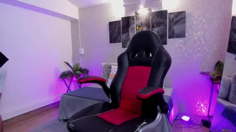 Nils online show from October 10, 2:21 am