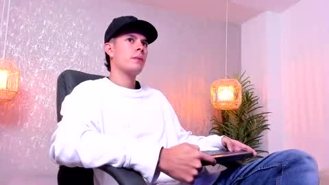 Nils online show from October 19, 4:02 am