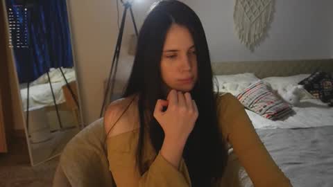 Jennet online show from November 4, 5:45 pm