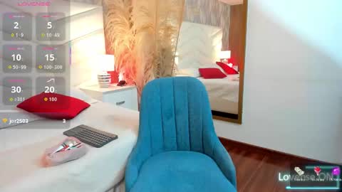 nina__ford online show from November 17, 8:03 pm