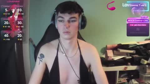 Snapshot of nina_femboy chatting on December 16, 8:58 pm icynina online show from December 16, 8:58 pm